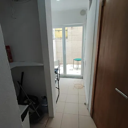 Lisbon, Cozy T1 In Historical Center, Penha De Franca, Apartment