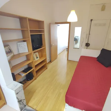 Apartment Lisbon, Cozy T1 In Historical Center, Penha De Franca, *