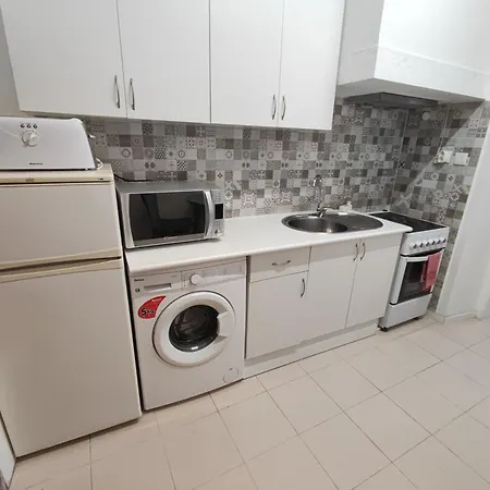 Lisbon, Cozy T1 In Historical Center, Penha De Franca, Apartment